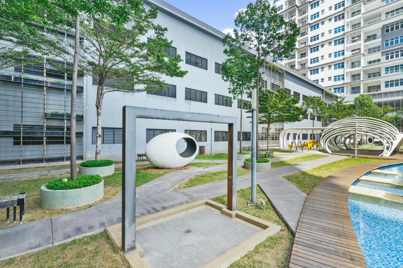 Puchong Skypod Residence, 1-5 Pax With Balcony Unit, Walking Distance To Ioi Mall, 10Min Drive To Sunway Exterior photo